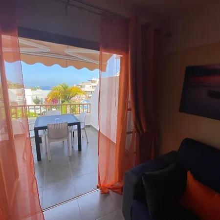 Primo Piano Con Vista Piscina E Parziale Vista Mare Apartament