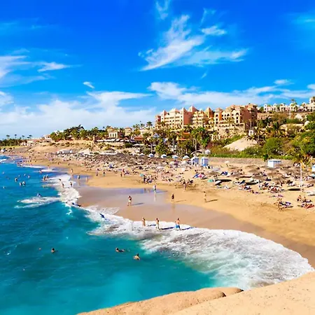 Primo Piano Con Vista Piscina E Parziale Vista Mare 아데제