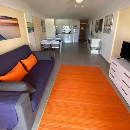 Primo Piano Con Vista Piscina E Parziale Vista Mare 아데제